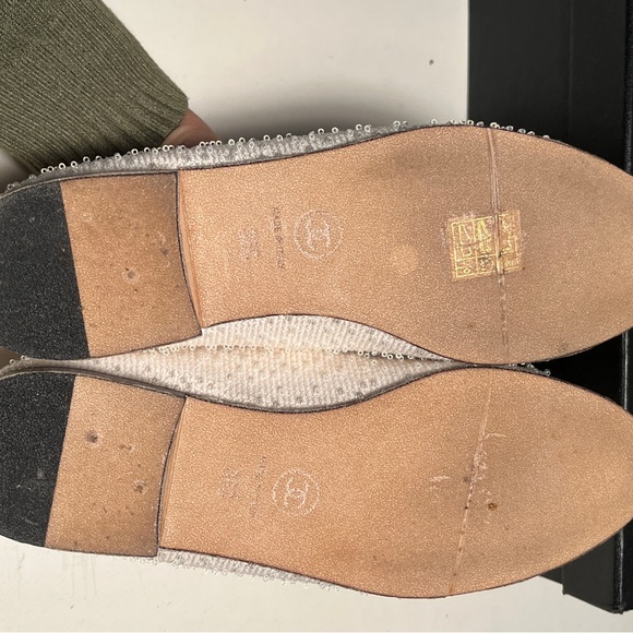 CHANEL Women's Black and Cream Pearl-Embellished Flats - Picture 6 of 13